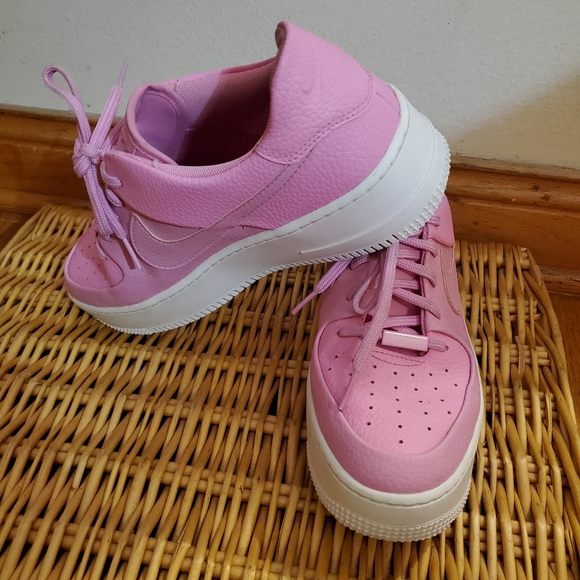 NIKE AIR FORCE 1 AF1 Sage Low PINK SZ#10 - Picture 2 of 11